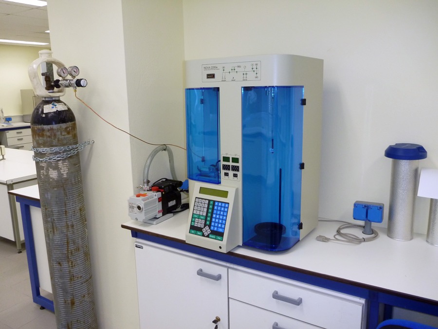 Surface area and pore size analyzer (BET)